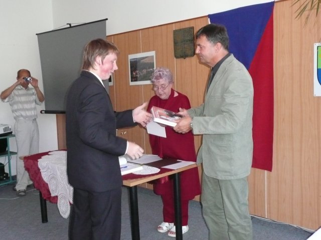 p1000489