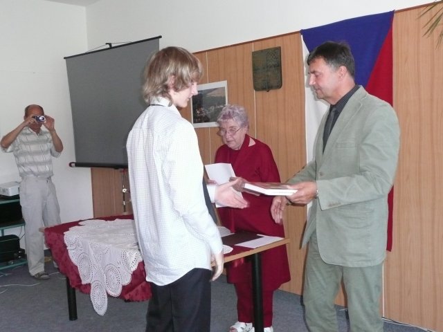 p1000492