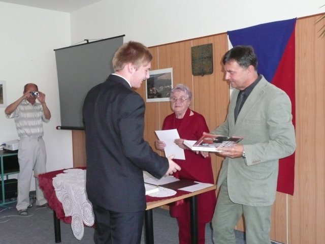 p1000493
