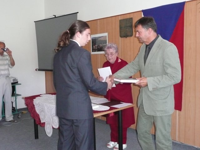 p1000497
