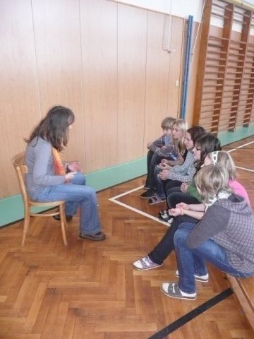 Přednáška o AIDS 8.12.2010 v tělocvičně školy