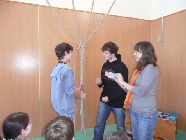 Přednáška o AIDS 8.12.2010 v tělocvičně školy
