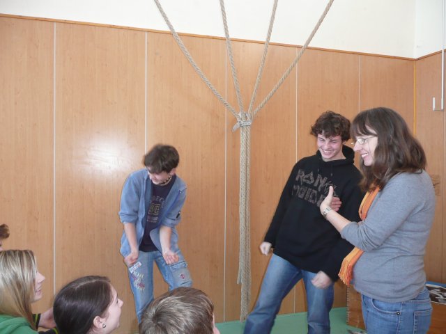 Přednáška o AIDS 8.12.2010 v tělocvičně školy