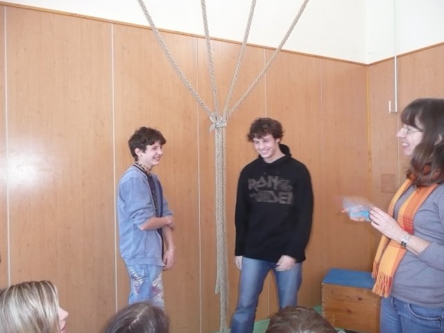 Přednáška o AIDS 8.12.2010 v tělocvičně školy