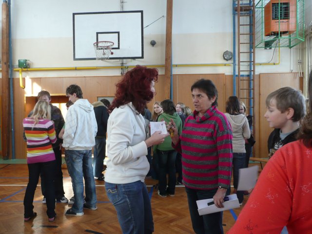 Přednáška o AIDS 8.12.2010 v tělocvičně školy