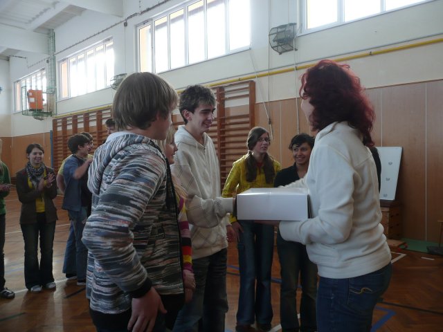 Přednáška o AIDS 8.12.2010 v tělocvičně školy