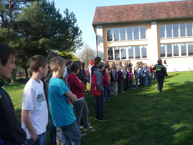 DEN ZEMĚ 20. 4. 2011 v areálu školy
