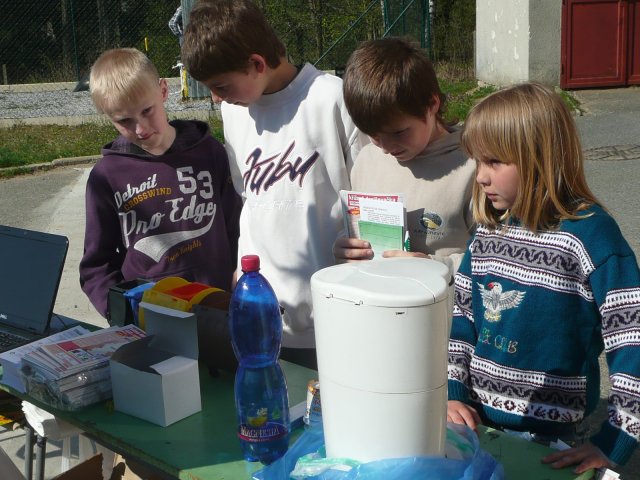 DEN ZEMĚ 20. 4. 2011 v areálu školy