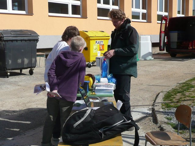 DEN ZEMĚ 20. 4. 2011 v areálu školy