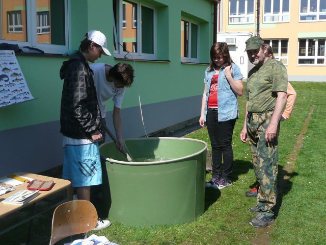 DEN ZEMĚ 20. 4. 2011 v areálu školy