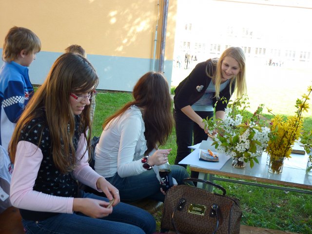 DEN ZEMĚ 20. 4. 2011 v areálu školy