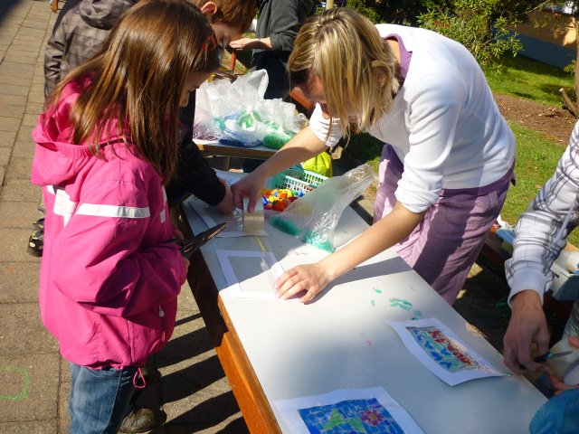 DEN ZEMĚ 20. 4. 2011 v areálu školy