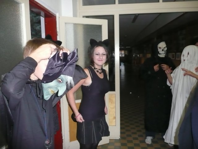 Halloween party v tělocvičně školy 26.10.2010