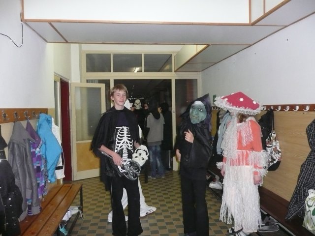 Halloween party v tělocvičně školy 26.10.2010