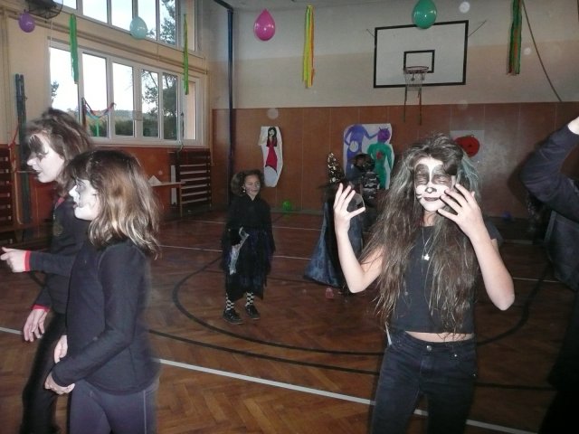 Halloween party v tělocvičně školy 26.10.2010