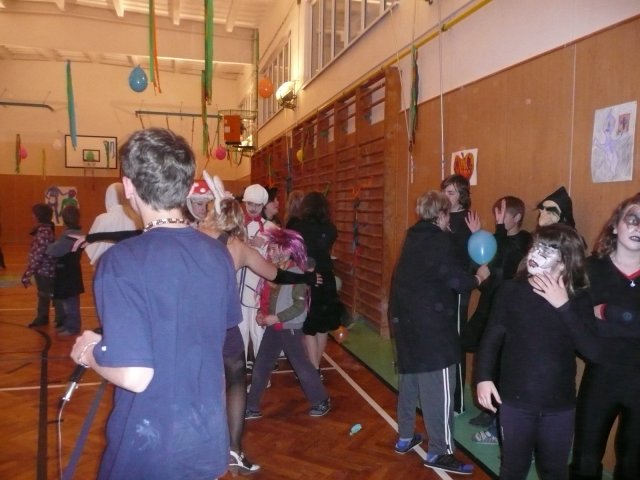Halloween party v tělocvičně školy 26.10.2010