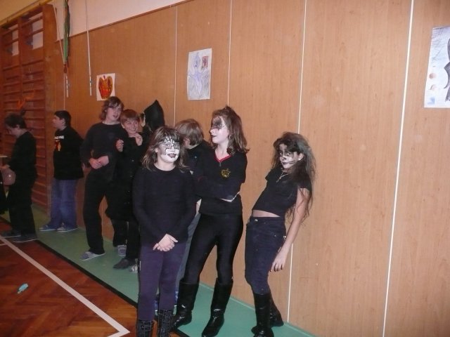 Halloween party v tělocvičně školy 26.10.2010