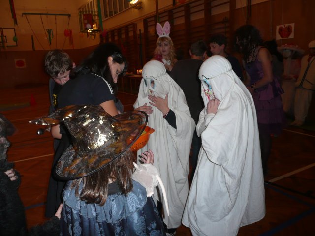 Halloween party v tělocvičně školy 26.10.2010