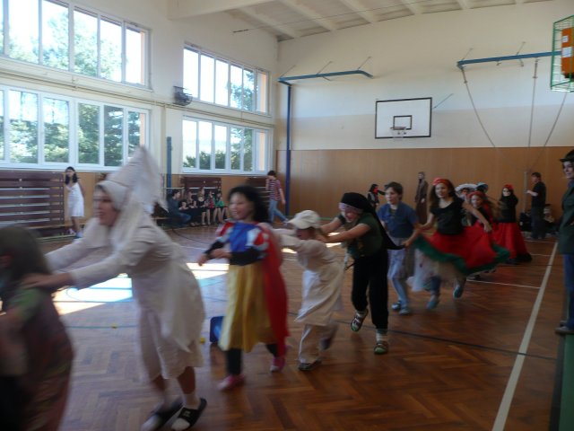 Masopust 8. 3. 2011 v tělocvičně školy