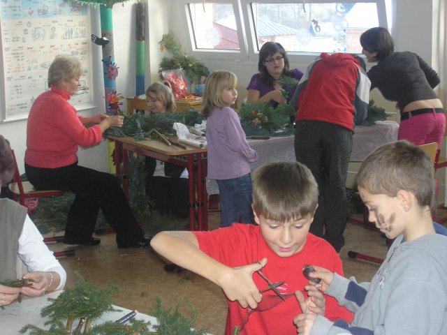 Vánoční dílna konaná v sobotu 27.11.2010  v prostorách školy