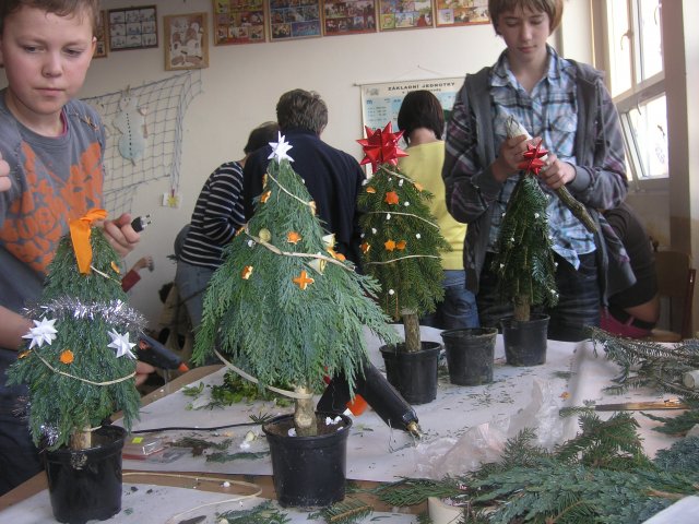 Vánoční dílna konaná v sobotu 27.11.2010  v prostorách školy
