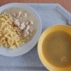 cuketová polévka, kuře na kari, těstoviny