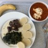 rajčatová polévka, hovězí na česneku s bramborovými knedlíky a špenátem