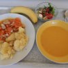 dýňová polévka, vepřové kostky v mrkvi, brambor, salát