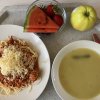 chřestová polévka, milánské špagety se sýrem