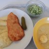 květáková s vejci, kuřecí řízek, bramborová kaše