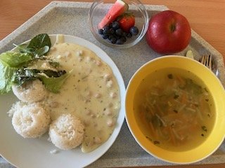 zeleninová polévka, cizrna na kari, rýže