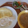 kedlubnová polévka s pohankou, krůtí plátek na citronu, bramborová kaše