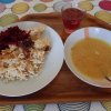 polévka z červené čočky, šunkofleky, červená řepa