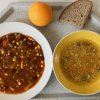 zeleninová polévka s bulgurem, baskidské fazole s chlebem