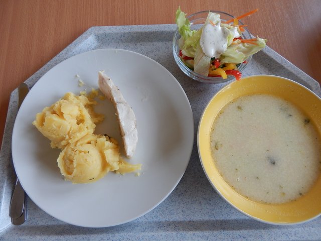 jarní zeleninová polévka, treska na kmíně, brambory