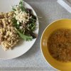 zeleninová polévka s pohankou, těstovinový salát s tuňákem