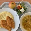 hrstková polévka, kuřecí řízek s bramborovou kaší