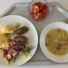 kapustová polévka, čevapčiči, šťouchané brambory